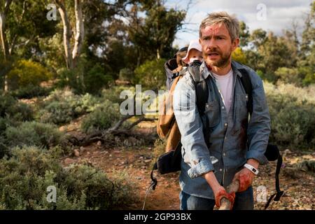 DATE DE SORTIE: 18 mai 2018 TITRE: Cargo STUDIO: Netflix DIRECTEUR: Ben HowlingYolanda ramke PLOT: Après qu'une épidémie se propage dans toute l'Australie, un père recherche quelqu'un qui est prêt à protéger sa fille. AVEC: Simone Landers, Martin Freeman, Marlee Jane McPherson-Dobbins. (Image de crédit : © Netflix/Entertainment Pictures) Banque D'Images