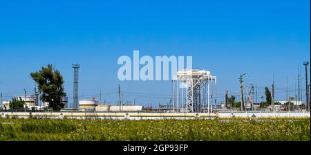 Équipement de séparation finale. Équipement d'atelier de préparation de pétrole et de gaz. Banque D'Images