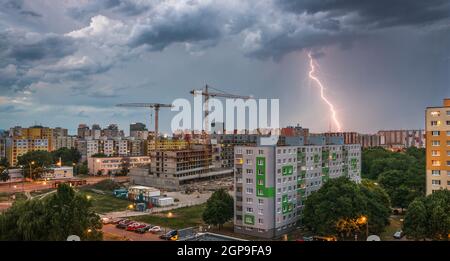 Au cours de la foudre. Tempête dans la ville. Banque D'Images