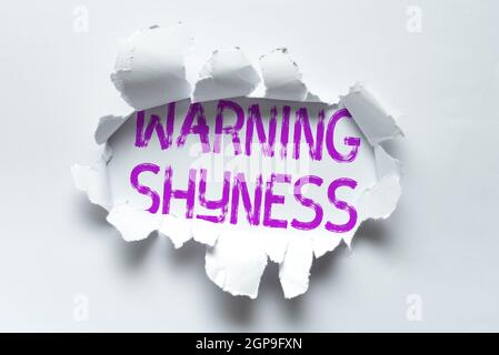 Légende conceptuelle Avertissement timidité. Mot pour manque de confiance ne pas pouvoir s'exprimer ou s'exprimer Résumé percée nouvelles idées, renouveler ancien Banque D'Images