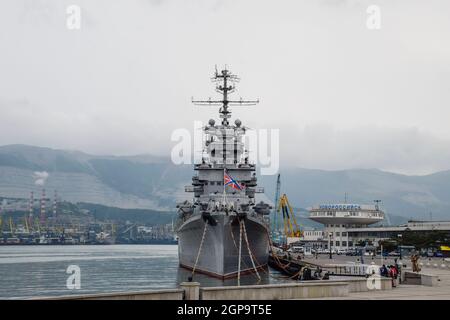 Novorossiysk, Russie - le 28 mai 2016 : l'amiral Navire Koutouzov. La région de Novorossiysk port commercial de la mer. Banque D'Images