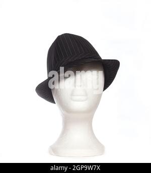 Chapeau Fedora classique sur la tête de mannequin Banque D'Images