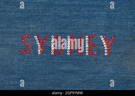 Inscription Sydney, incrusté de pierres sur le denim. Vue de dessus Banque D'Images