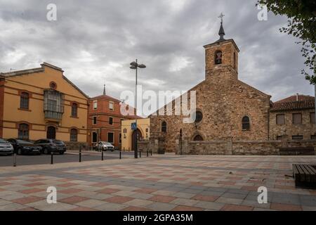 Astorga, Espagne, juillet 2020 - Eglise de Saint Bartholomew dans la ville d'Astorga, Espagne Banque D'Images