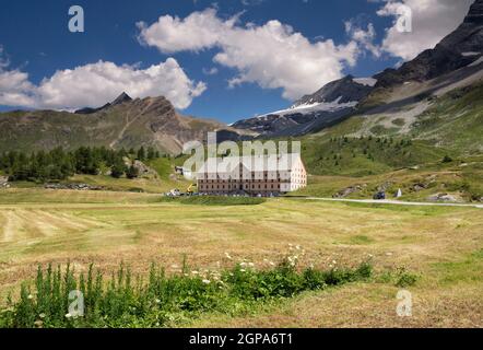 Le Simplon-Hospiz est un hospice sur le Simplon Pass qui Relie Brig dans le canton suisse Valais avec Domodossola in La région italienne Piémont Banque D'Images