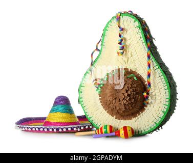 Pinata mexicain avec chapeau sombrero et maracas sur fond blanc Banque D'Images