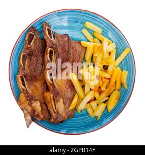 Côtes de bœuf grillées avec garniture végétale de frites Banque D'Images