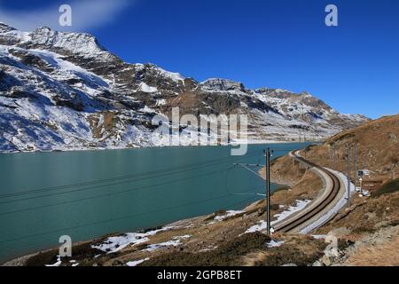 Lac Turquoise Blanc, col de la Bernina Banque D'Images