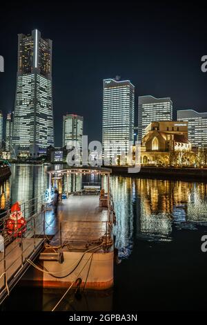 Tous les espaces publics et privés s'allument dans le bureau Minato Mirai. Lieu de tournage : préfecture de kanagawa, ville de Yokohama Banque D'Images