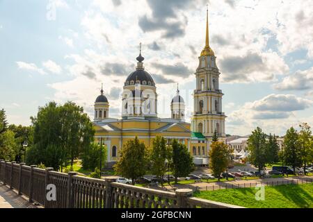 Vue sur la cathédrale Sauveur-Transfiguration de Rybinsk, Russie Banque D'Images