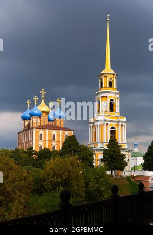 Cathédrale de l'Assomption et clocher du Kremlin de Ryazan Banque D'Images