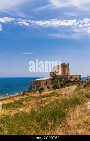 Château Castello Federiciano dans la province de Cosenza, Calabre, Italie Banque D'Images