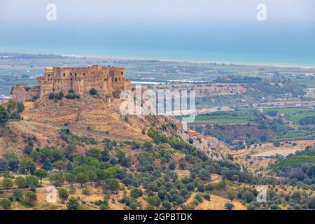 Château de Rocca Imperiale dans la province de Cosenza, Calabre, Italie Banque D'Images