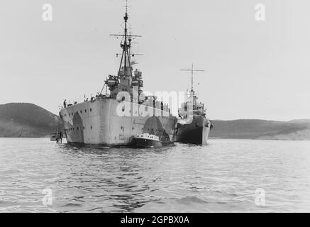 BAIE PLACENTIA, TERRE-NEUVE, CANADA - 10-12 août 1941 - Conférence sur la Charte de l'Atlantique, 10-12 août 1941. L'USS McDougal (DD-358) à côté du HMS Prin Banque D'Images