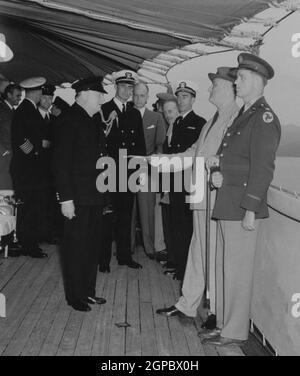 BAIE PLACENTIA, TERRE-NEUVE, CANADA - 09 août 1941 - Conférence sur la Charte de l'Atlantique, 10-12 août 1941. Le premier ministre Winston Churchill avec le président Banque D'Images