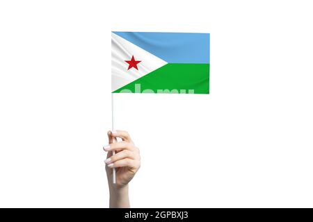 Belle main femelle tenant le drapeau de Djibouti, isolé sur fond blanc. Banque D'Images