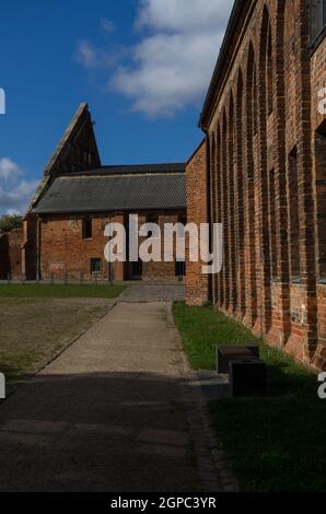 Vue sur l'église de l'ancien monastère cistercien de Bad Doberan à l'automne Banque D'Images