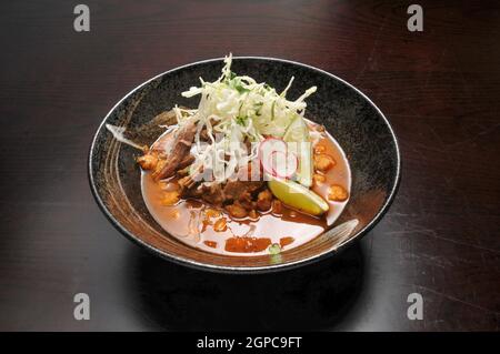 Délicieux plat mexicain connu sous le nom de Yucatan Pozole Rojo Banque D'Images