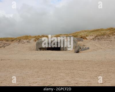 Canon Hole Bunker du mur de l'Atlantique en WW2 à Côte ouest du Danemark Banque D'Images