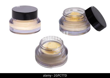 Produits cosmétiques isolés. Ensemble de verres cosmétique bocal avec une crème blanche hydratante pour le visage dans trois vues différentes isolées sur un dos blanc Banque D'Images