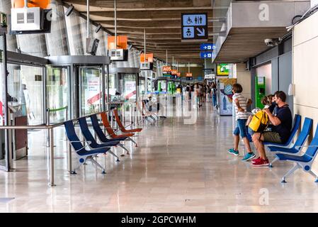 San Cristobal de la Laguna, Espagne - 12 août 2021 : intérieur du terminal de l'aéroport Los Rodeos. Banque D'Images