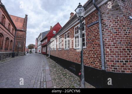 Rues colorées dans le centre-ville de Ribe Danemark. Banque D'Images