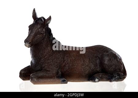 La figure d'un mulet pour l'ONG POTAL MEN Nativité isolé sur fond blanc Banque D'Images