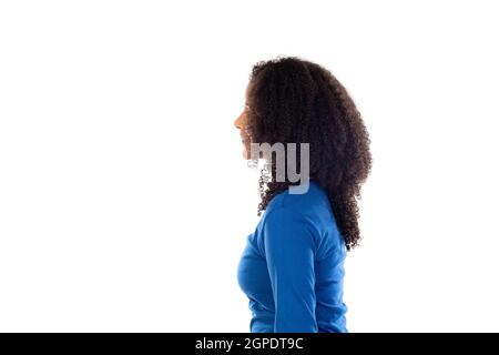 Adolescente avec cheveux afro portant un chandail bleu isolé sur un arrière-plan blanc Banque D'Images