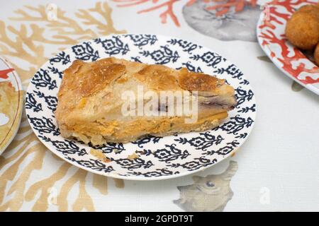 plaque de serpent cuite au four à tarte au poulet Banque D'Images