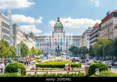 Place Venceslas à Prague, vue sur le Musée national, Prague, république tchèque Banque D'Images