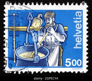 SUISSE - VERS 1993 : un timbre imprimé en Suisse montre Cheesemaker, Industry, vers 1993 Banque D'Images