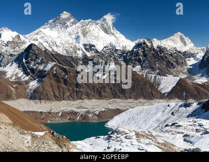 Vue sur Everest, Lhosse, Makalu et Gokyo lac depuis le col de Renjo la - chemin vers le camp de base d'Ewerest - trois passes trek - Népal Banque D'Images