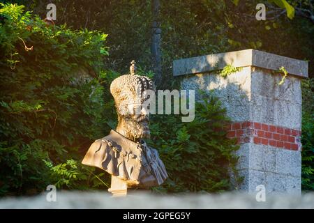 Crimée Yalta 14 octobre 2018. Palais Massandra en automne. Le palais et le parc est la résidence de l'empereur russe. Buste dans le SCU en bronze Banque D'Images
