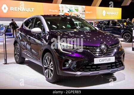 Modèle de voiture Renault Captur présenté au salon automobile Autosalon 2020. Bruxelles, Belgique - 9 janvier 2020. Banque D'Images