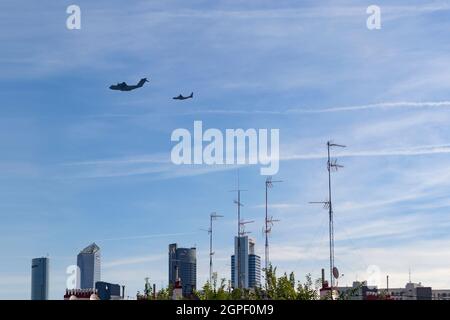 L'avion de l'armée de l'air espagnole participant aux répétitions de la parade aérienne pour la Journée nationale du 12 octobre. En Europe. Banque D'Images