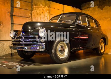 Turin, Italie - 13 août 2021 : GAZ M-20 Pobeda présenté au Musée national de l'automobile (MAUTO) à Turin, Italie. Banque D'Images