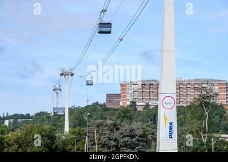 Toulouse, France. 29 septembre 2021. À Toulouse (France), Téléo, le plus grand téléphérique urbain, sera mis en service au premier semestre 2022. Long de 3 km, et pour un budget de 82 millions d'euros, il permettra d'engager la colline de l'hôpital Rangueil, et de faire une jonction transversale de 2 axes principaux de la périphérie urbaine. Visite du site le 29 septembre 2021. Photo de Patrick Batard/ABACAPRESS.COM crédit: Abaca Press/Alay Live News Banque D'Images