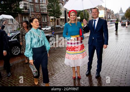 Amsterdam, Niederlande. 29 septembre 2021. La reine Maxima des pays-Bas arrive au musée Stedelijk à Amsterdam, le 29 septembre 2021, pour assister au 50e anniversaire du Fonds Kwadraat, elle accorde des prêts sans intérêt allant jusqu'à 8000 euros aux artistes visuels, designers et photographes crédit: Albert Ph vd Werf/Netherlands OUT/point de vue OUT/dpa/Alay Live News Banque D'Images