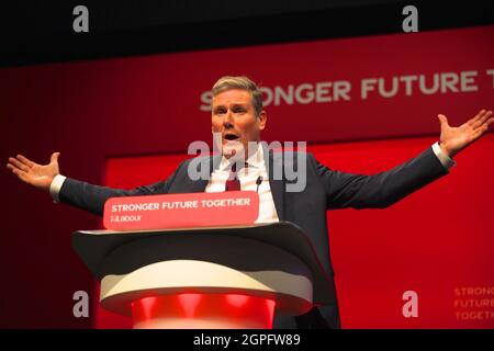 Brighton, Royaume-Uni 29 septembre 2021: Sir Keir Starmer prononce un discours à ses dirigeants lors de la Conférence du Parti travailliste. Banque D'Images