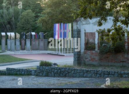 CROATIE, Pakrac, après-guerre de la guerre entre serbes et croates 1991-95, mémorial des soldats croates tués / KROATIEN, Pakrac, Kriegsfolgen des Balkankrieges zwischen Serben und Kroaten 1991-95, Kroatisches Kriegsdenkmal für gefallene Soldaten Banque D'Images