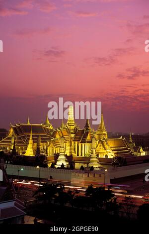 Wat Phra Kaew, communément connu en anglais comme le Temple du Bouddha d'Émeraude et officiellement comme Wat Phra si Rattana Satsadaram, est considéré comme le plus Banque D'Images