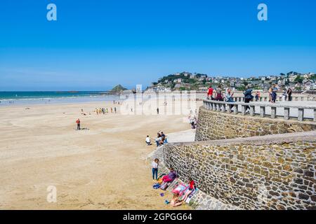 France, Côtes d'Armor, Pleneuf-Val-Andre, Val André plage le long du sentier de randonnée ou du sentier de douane GR 34 Banque D'Images