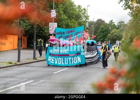 09/24/2021 Bloc anticapitaliste pendant les vendredis de la future grève climatique à Oldenburg avec plus de 4,000 personnes peu avant les élections générales Banque D'Images