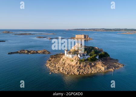 France, Finistère, baie Morlaix, Carantec, île de Louet et château Taureau construit par Vauban au XVIIe siècle (vue aérienne) Banque D'Images