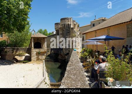 France, Vaucluse, Pernes les Fontaines, porte notre Dame du XVIe siècle Banque D'Images