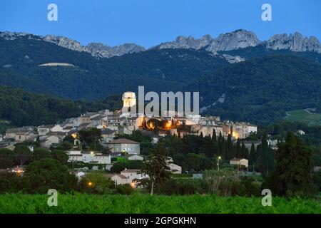 France, Vaucluse, Dentelles de Montmirail, Sablet, village et vignoble de Sablet au pied des Dentelles de Montmirail Banque D'Images