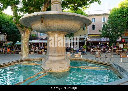 France, Vaucluse, Vaison la Romaine, la ville basse, place Montfort Banque D'Images