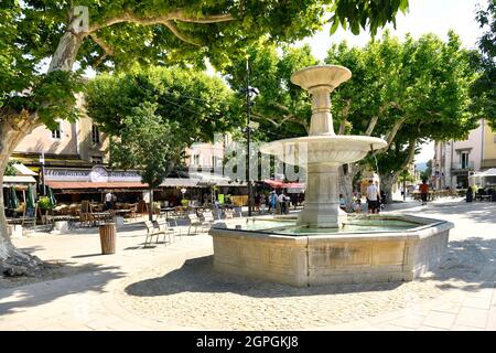 France, Vaucluse, Vaison la Romaine, la ville basse, place Montfort Banque D'Images