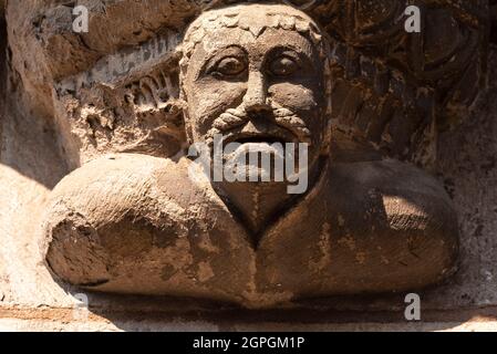 France, haute Saone, Luxeuil les bains, maison du XVe siècle du Cardinal Jouffroy, bas reliefs Banque D'Images