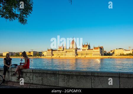 La Hongrie, Budapest, classée au patrimoine mondial par l'UNESCO, le district Pest, le Parlement hongrois sur les rives du Danube Banque D'Images